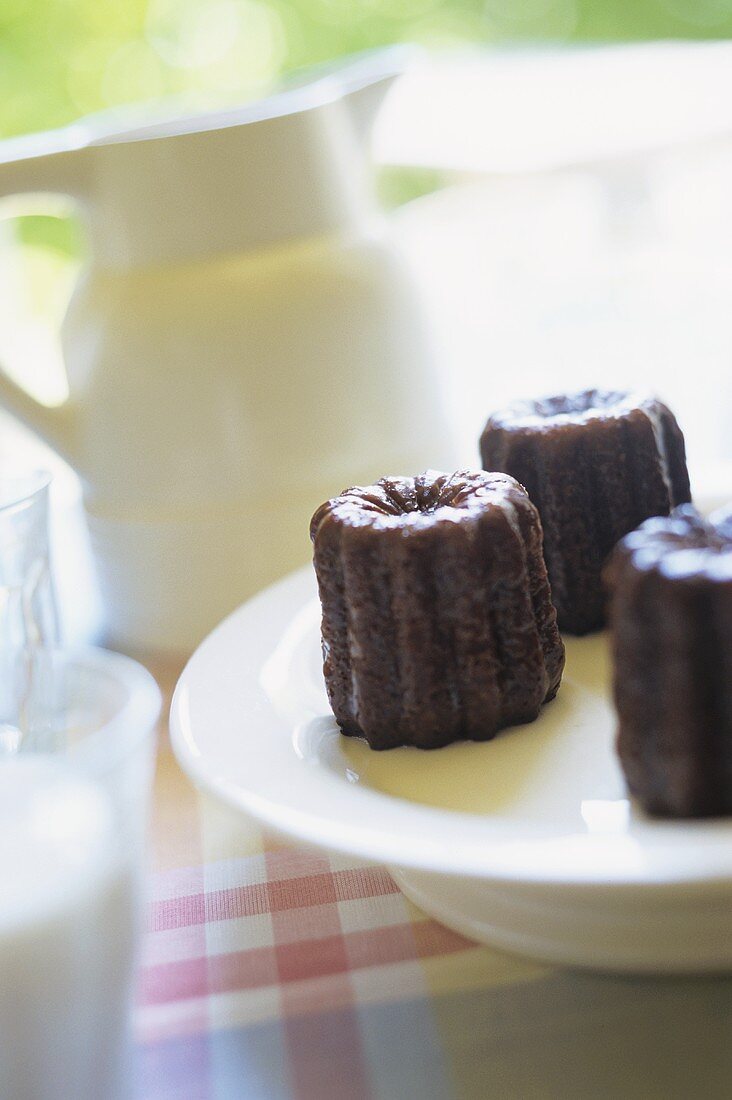 Canneles bordalais (caramelised pastries from Bordeaux)