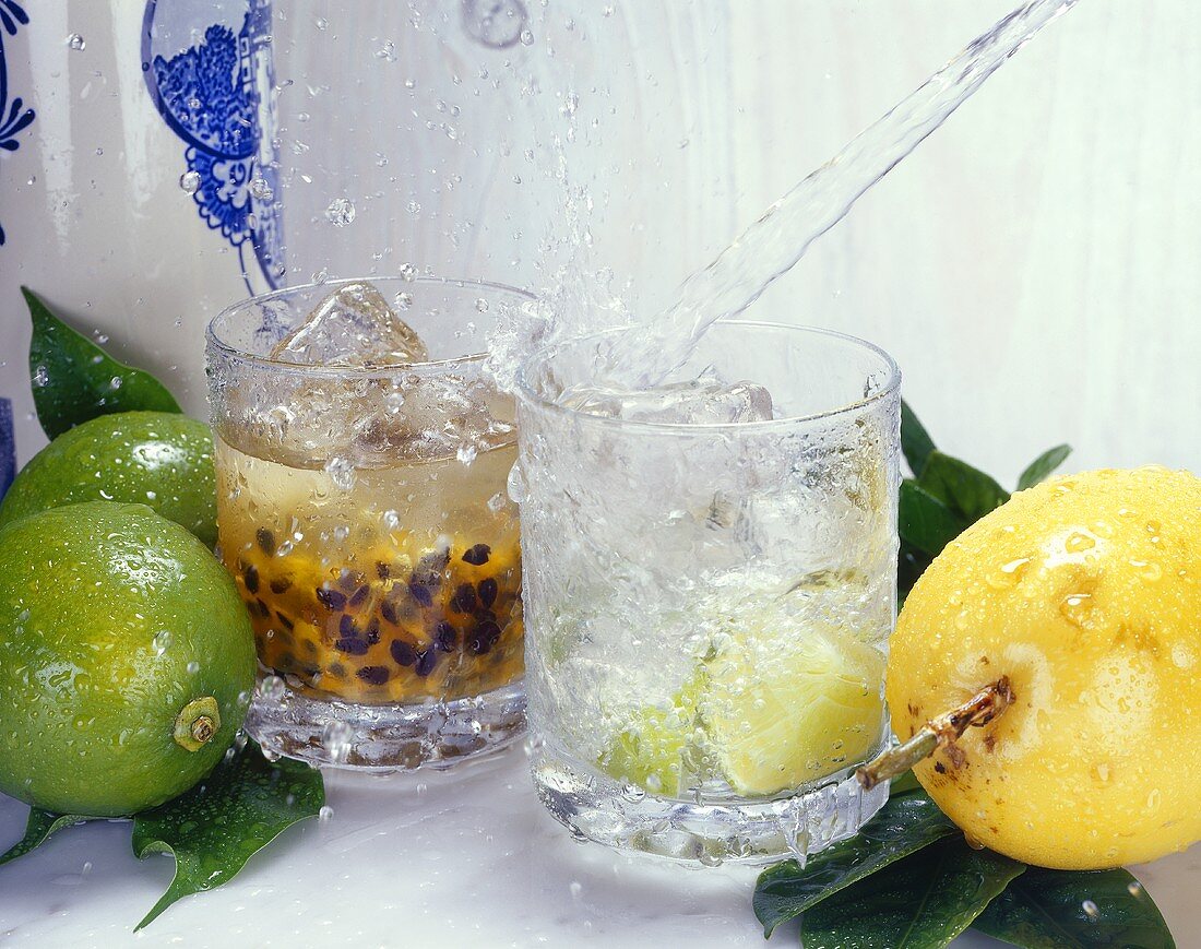 Caipirinha mit Limette und mit Passionsfrucht