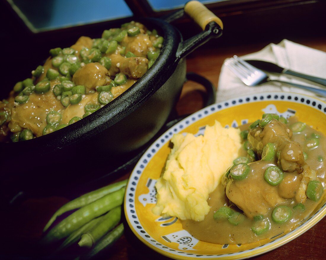 Chicken with okra pods and mashed potato (Brazil)