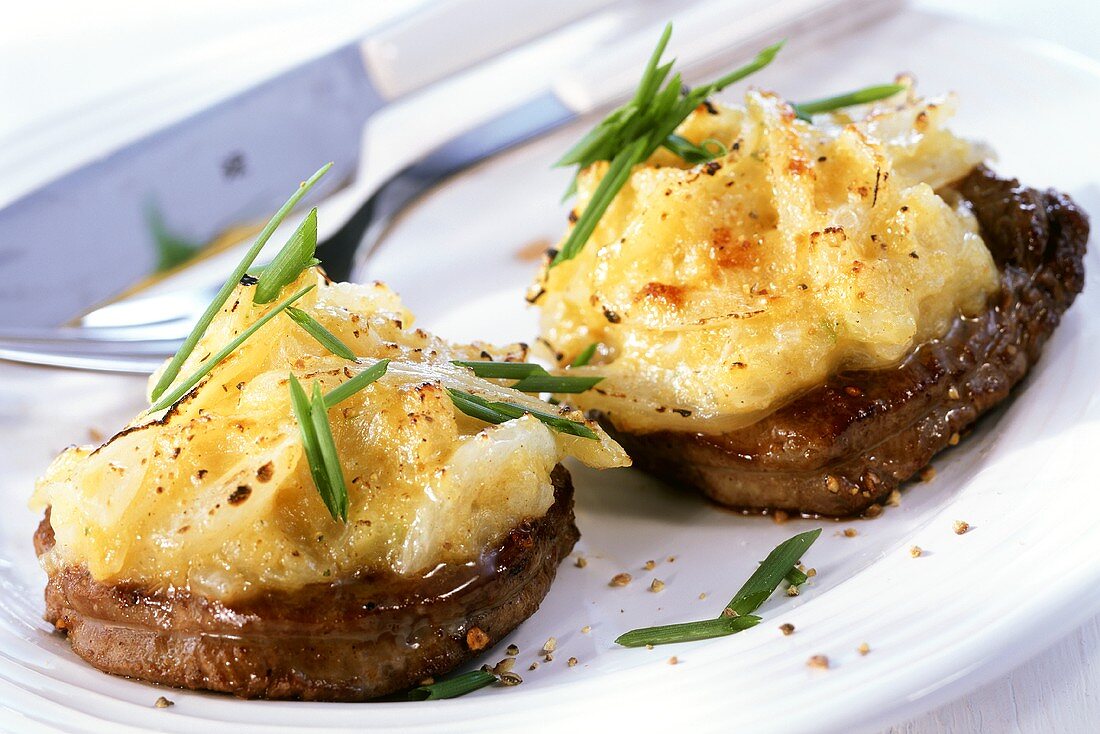 Beef steak with onion crust