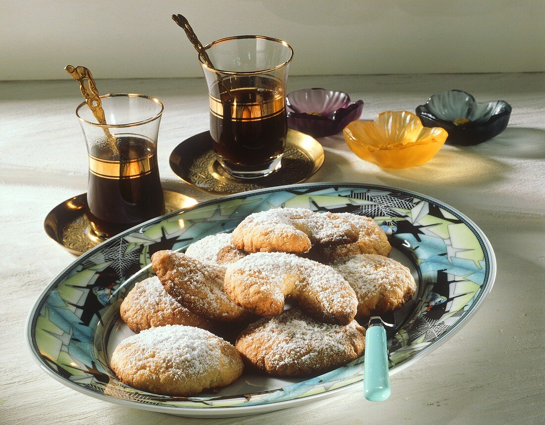 Greek sweet pastry cookies (Kourabiedes)