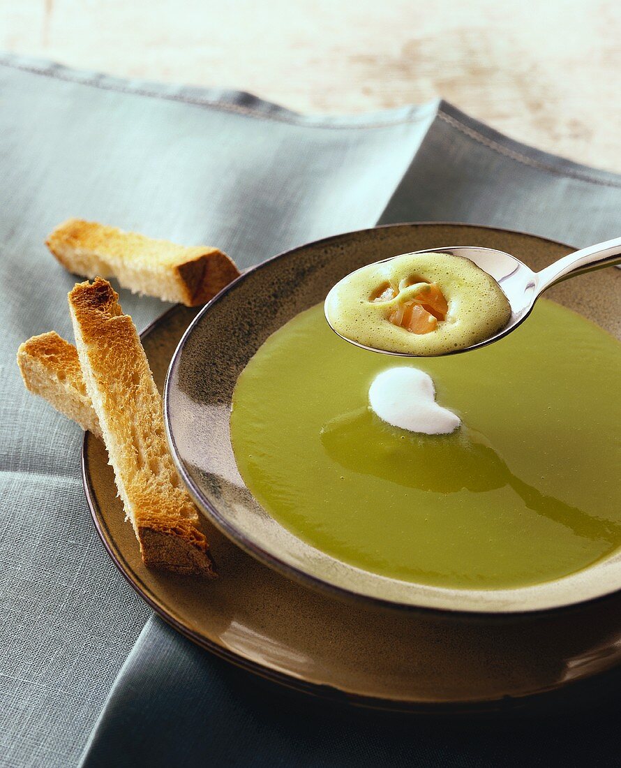Creamed pea soup