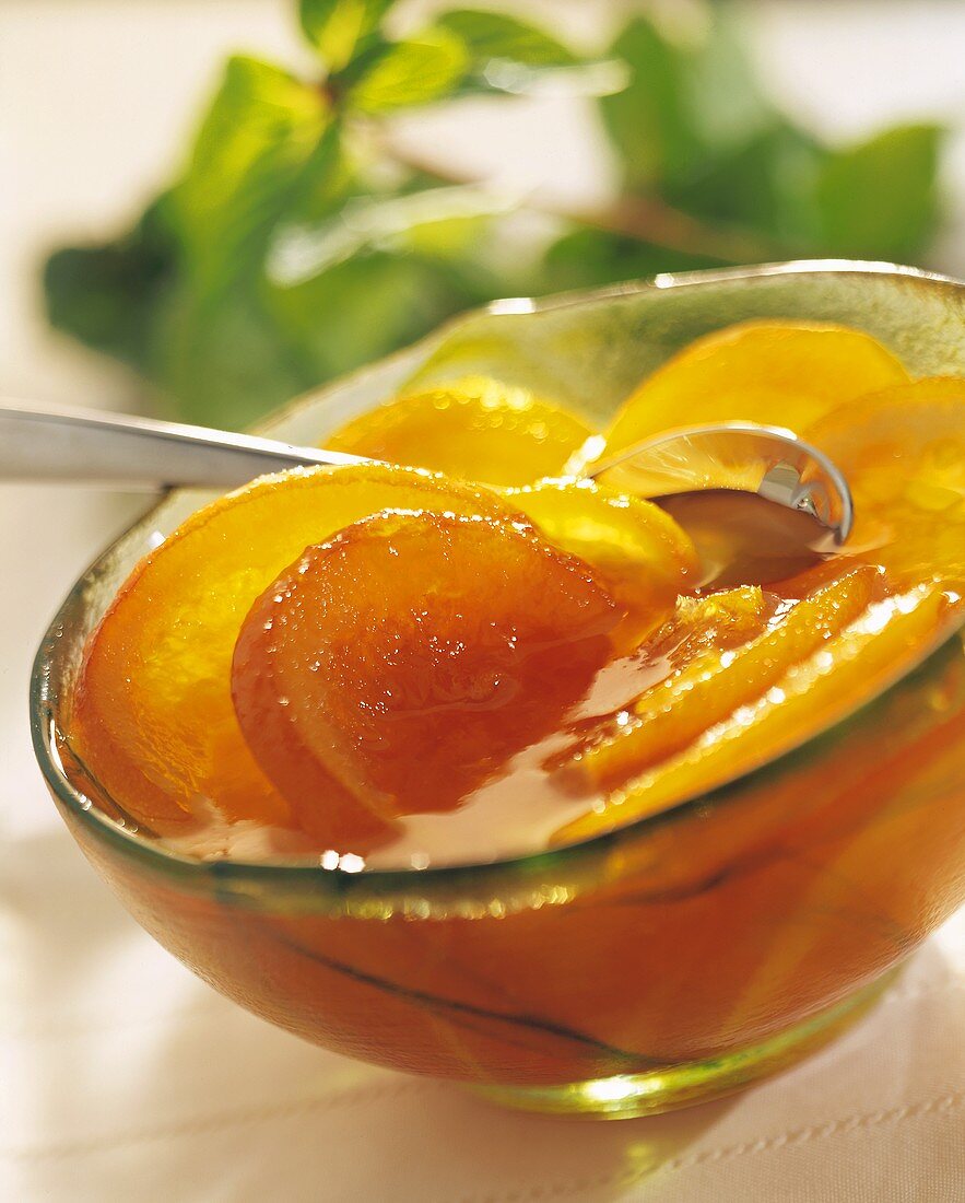 Orange marmalade in bowl