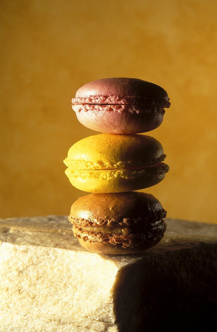 Colourful macarons (small French cakes)