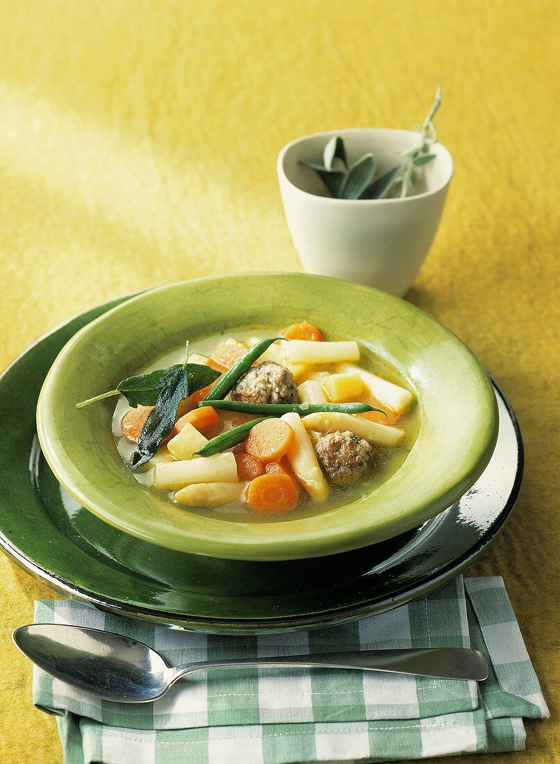 Asparagus stew with meatballs