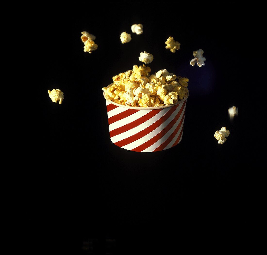 Popcorn im Pappbecher