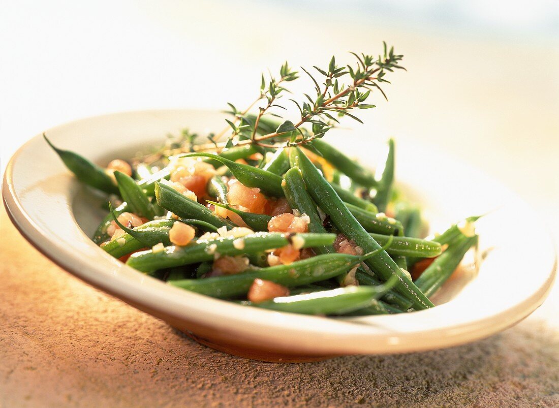 Green beans with garlic and diced tomatoes