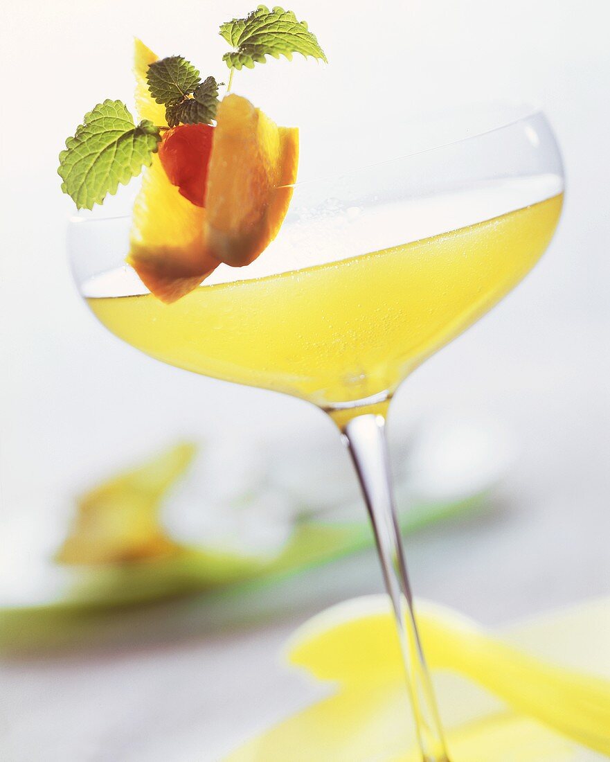Sundowner cocktail (Southern Comfort, Cointreau, juice, Sekt)