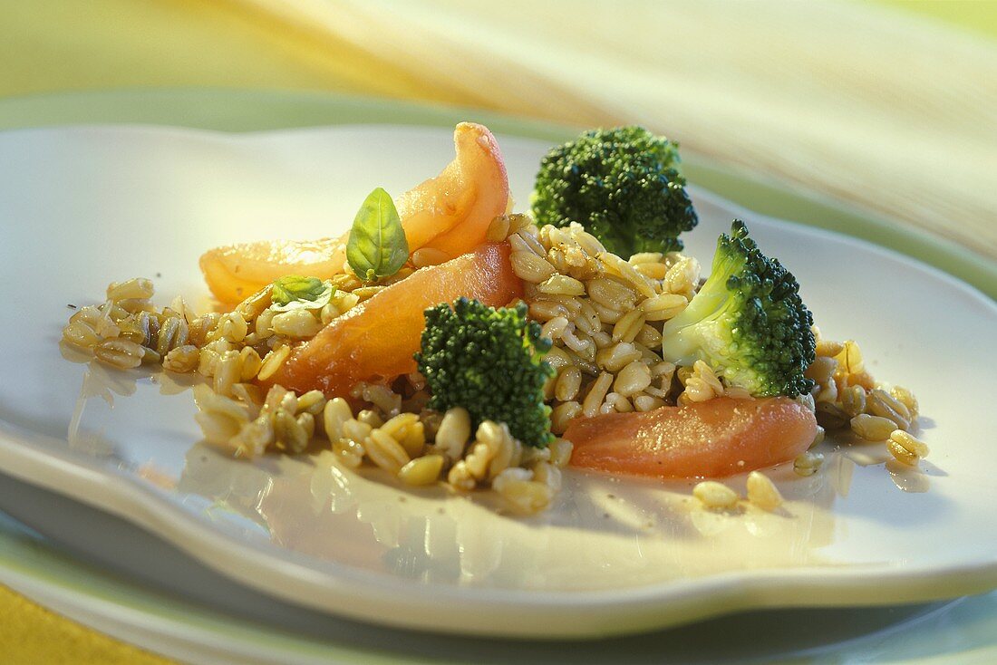 Braised green rye with steamed tomatoes and broccoli