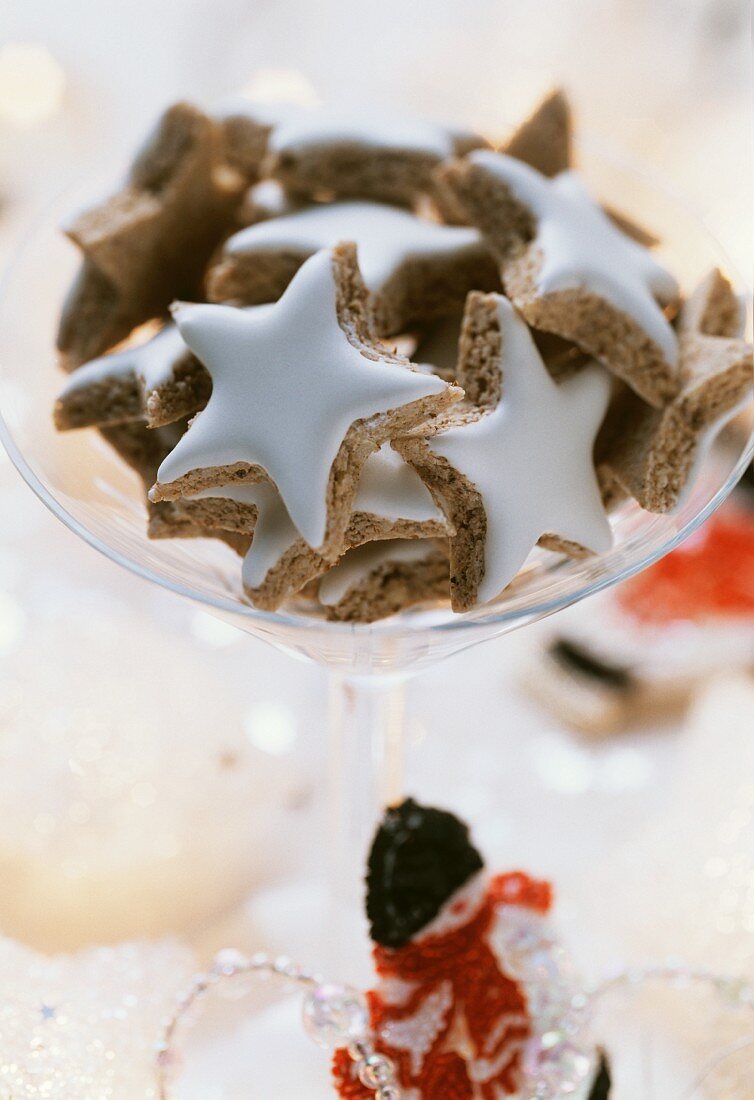 Cinnamon stars with quince jelly