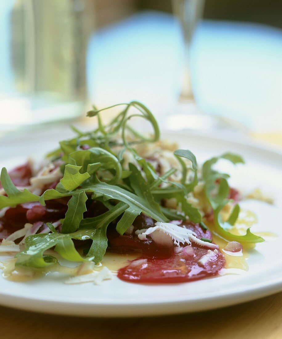 Rocket salad with beetroot and goat's cheese