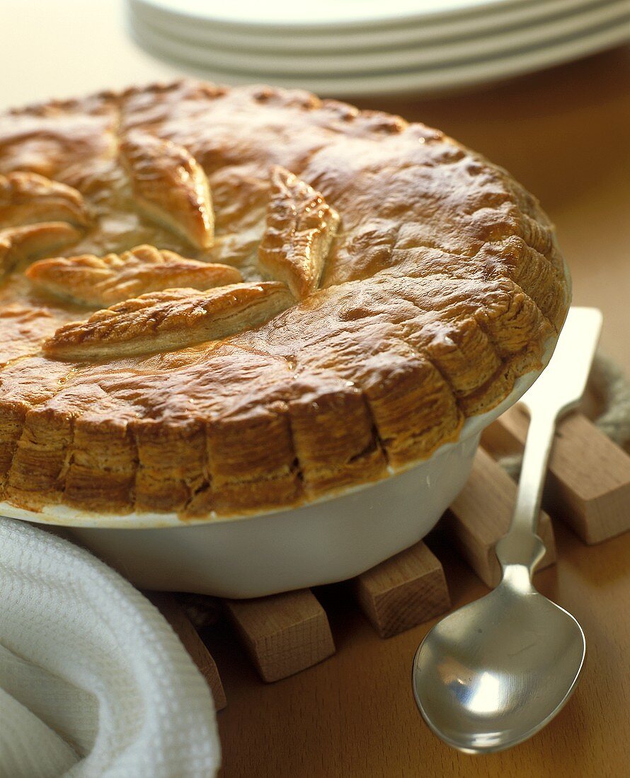 Puff pastry pie with meat filling