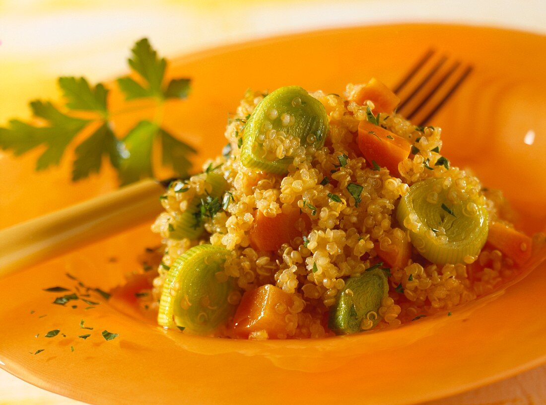 Quinoa mit Möhren und Lauch