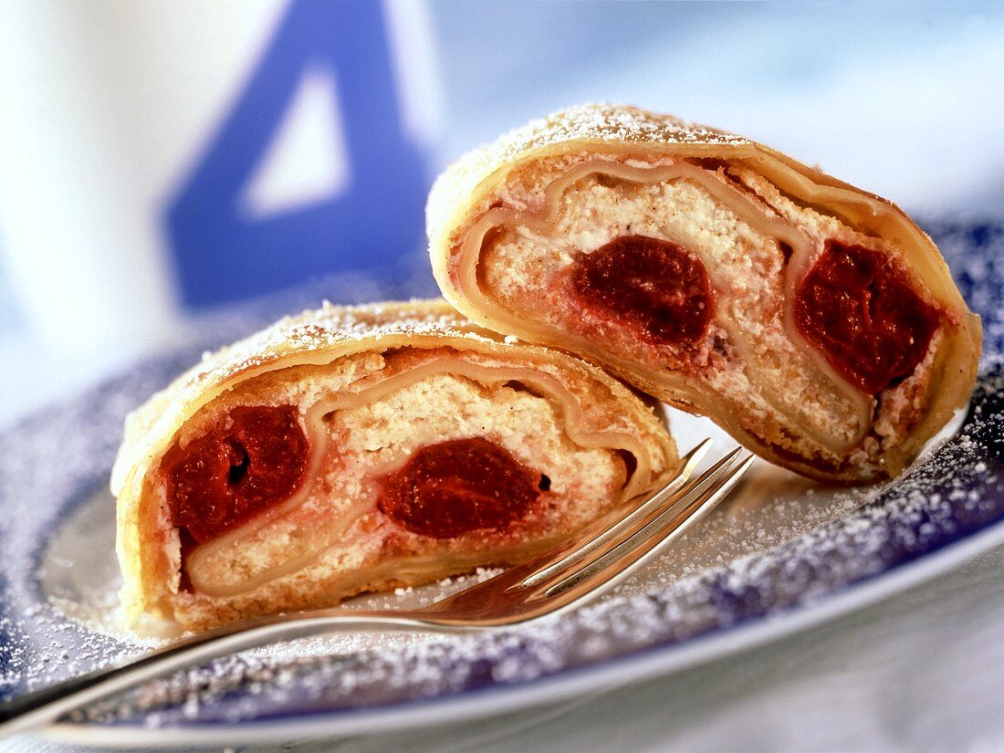 Curd cheese strudel with cherries (for diabetics)