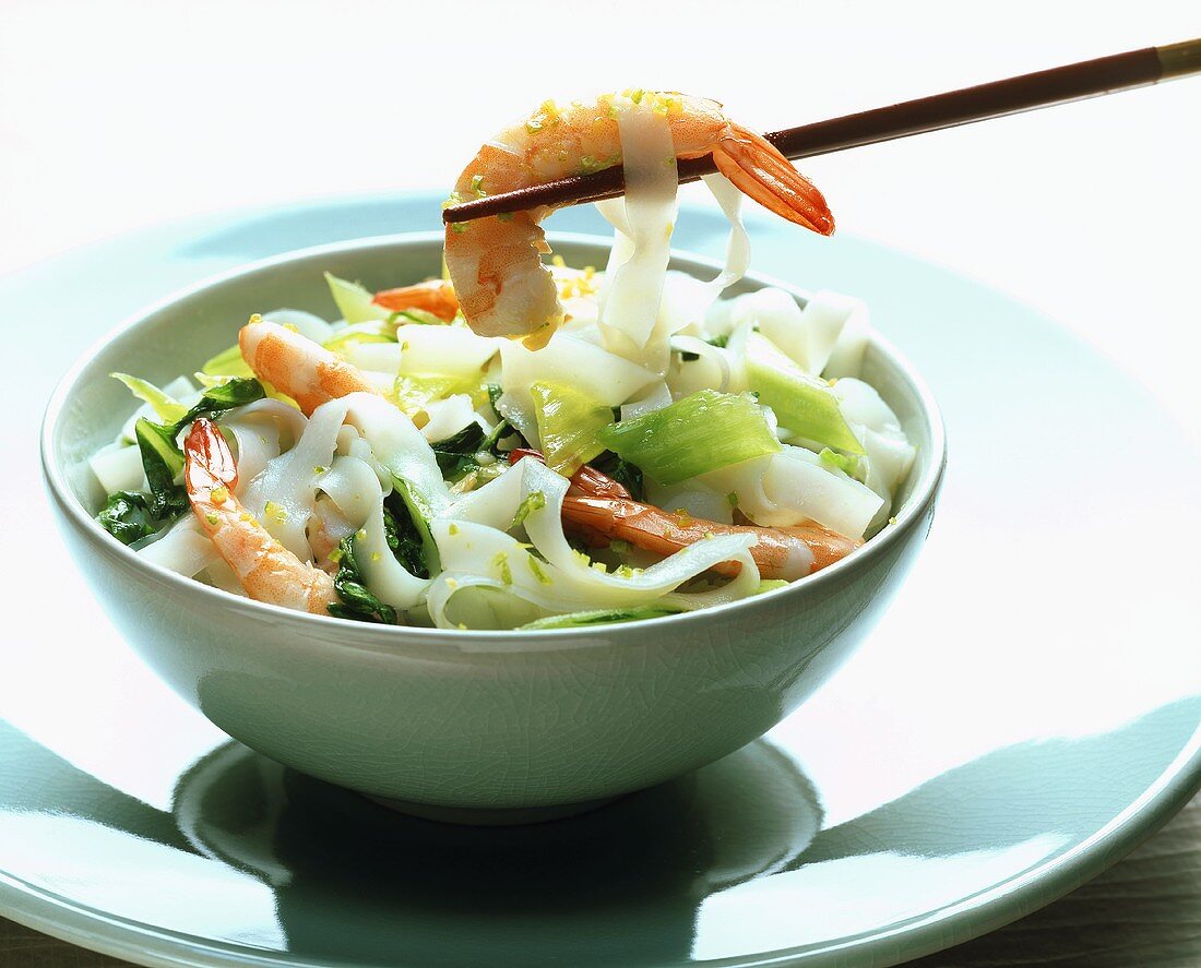 Broad Asian rice noodles with shrimps and vegetables