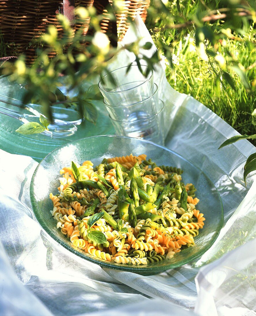 Pasta salad with green asparagus