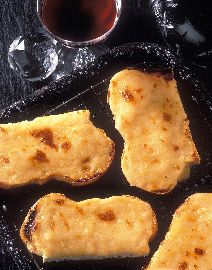 Überbackene Käseschnitte (Welsh rarebit)