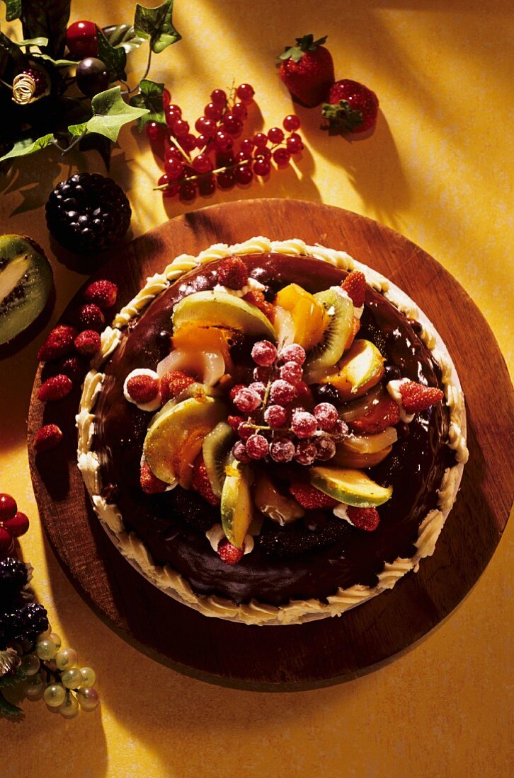 Norwegian almond ring with fruit