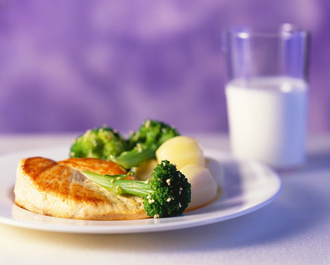 Chicken breast fillet with broccoli and boiled potatoes