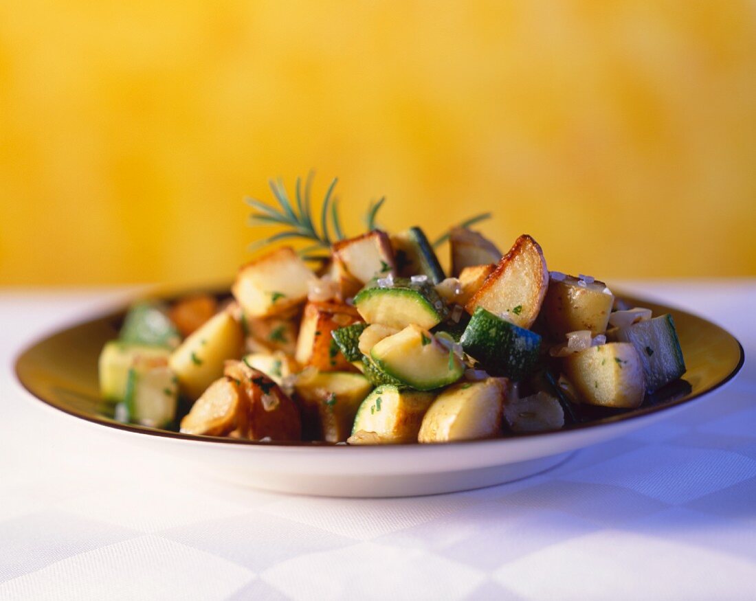 Pan-cooked potato and courgette dish