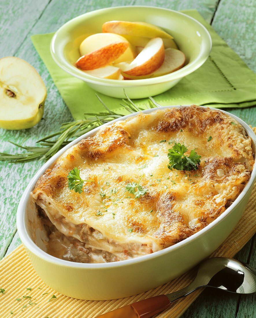 Lasagne with mince and apples
