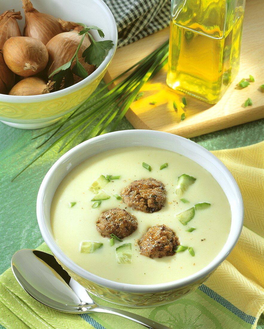 Cream of cucumber soup with meatballs