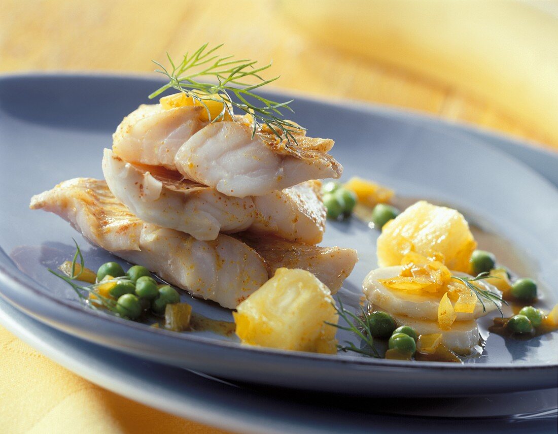 Red perch fillet with fruit and peas