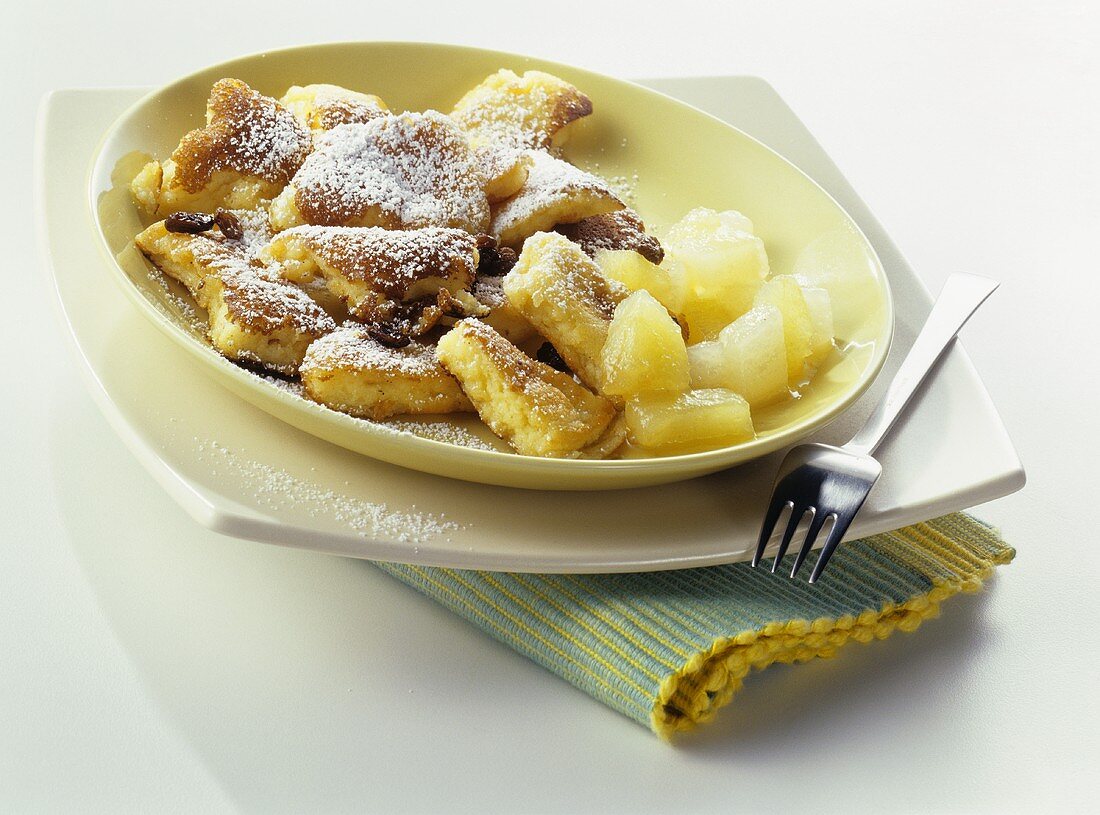 Kaiserschmarren mit Apfelkompott