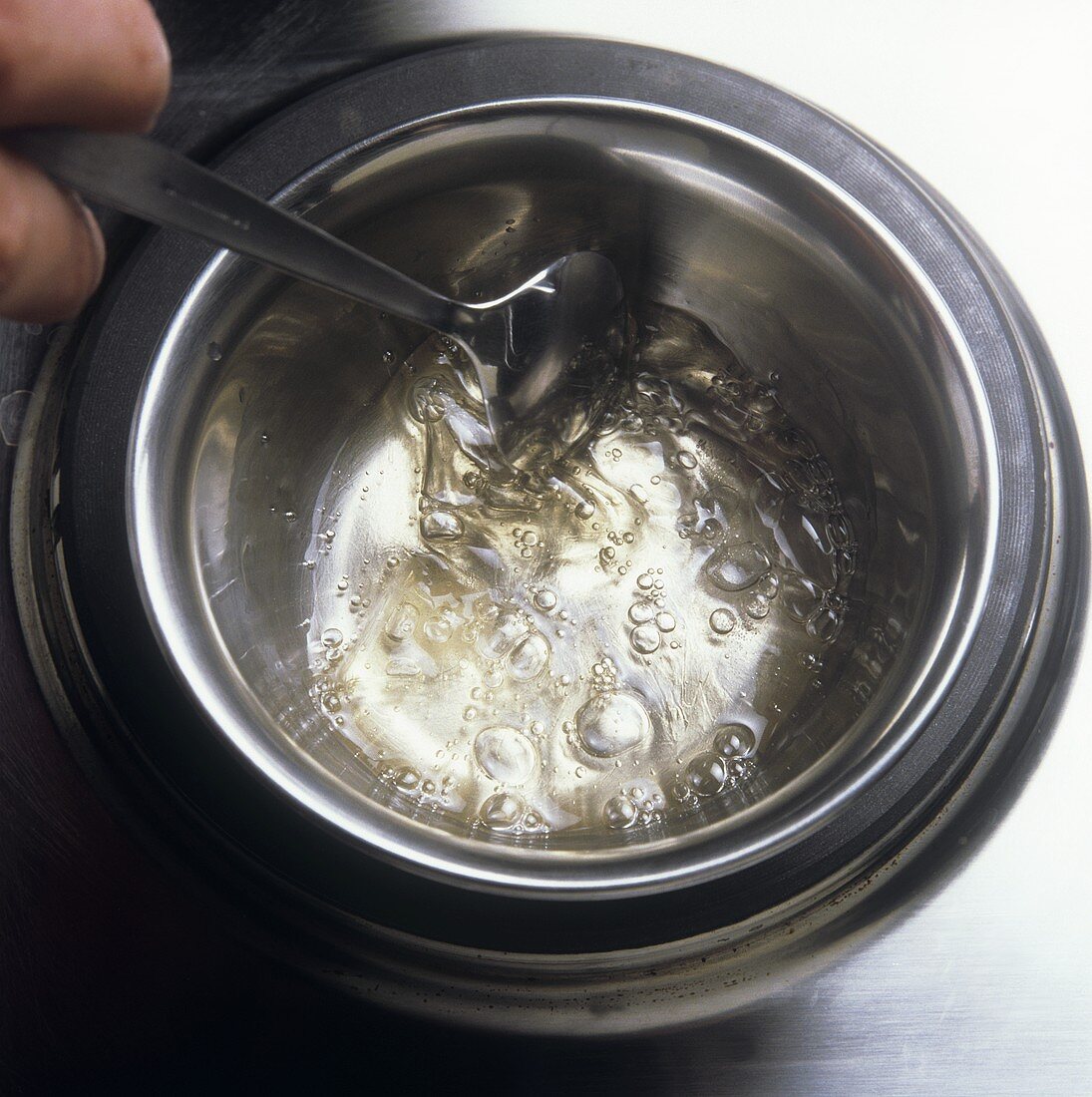 Dissolving gelatine in bain marie