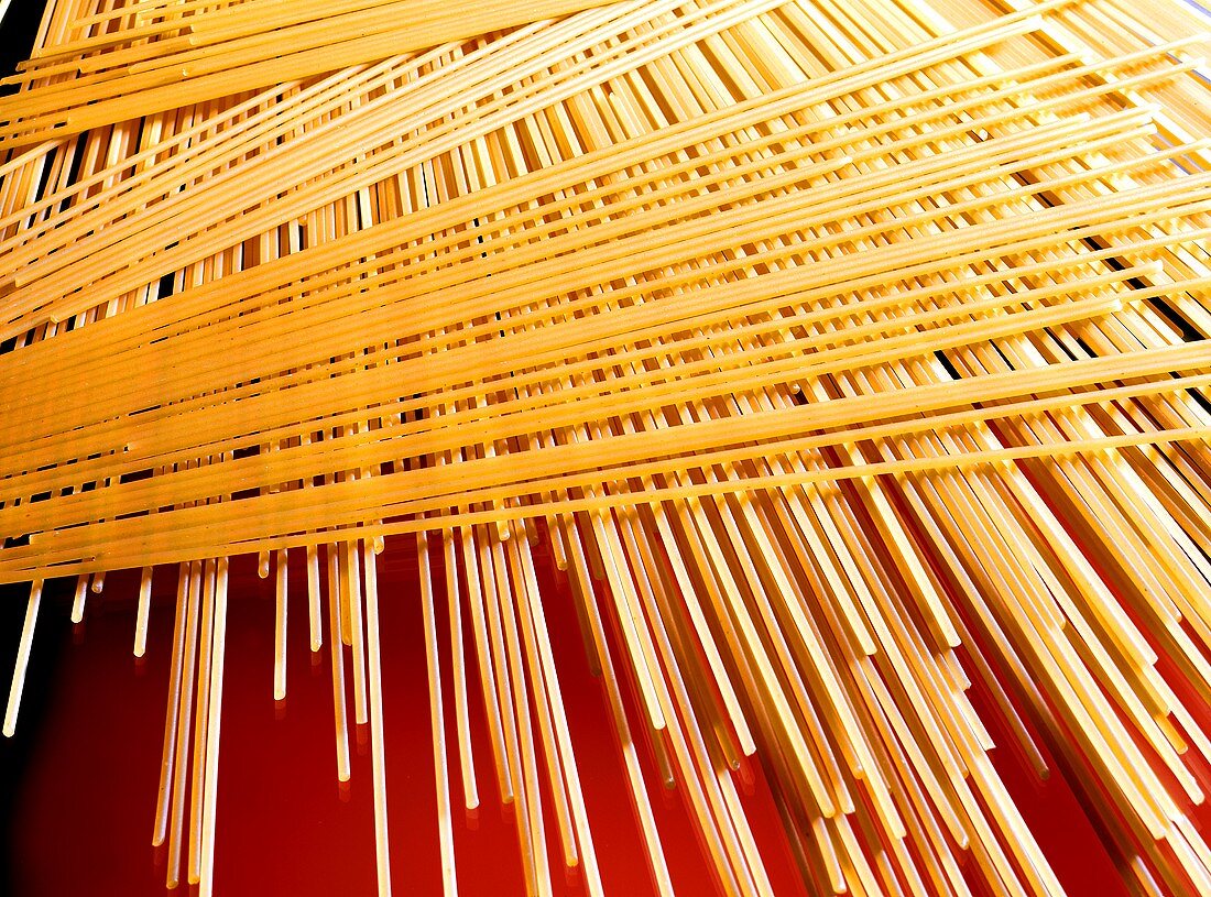 Pasta-Stillleben mit Spaghetti