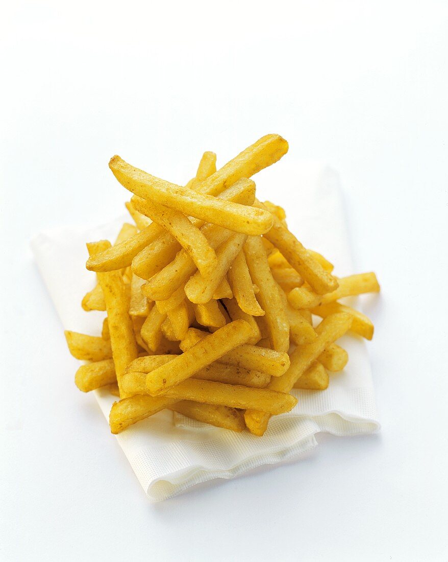 Pommes frites auf weisser Serviette