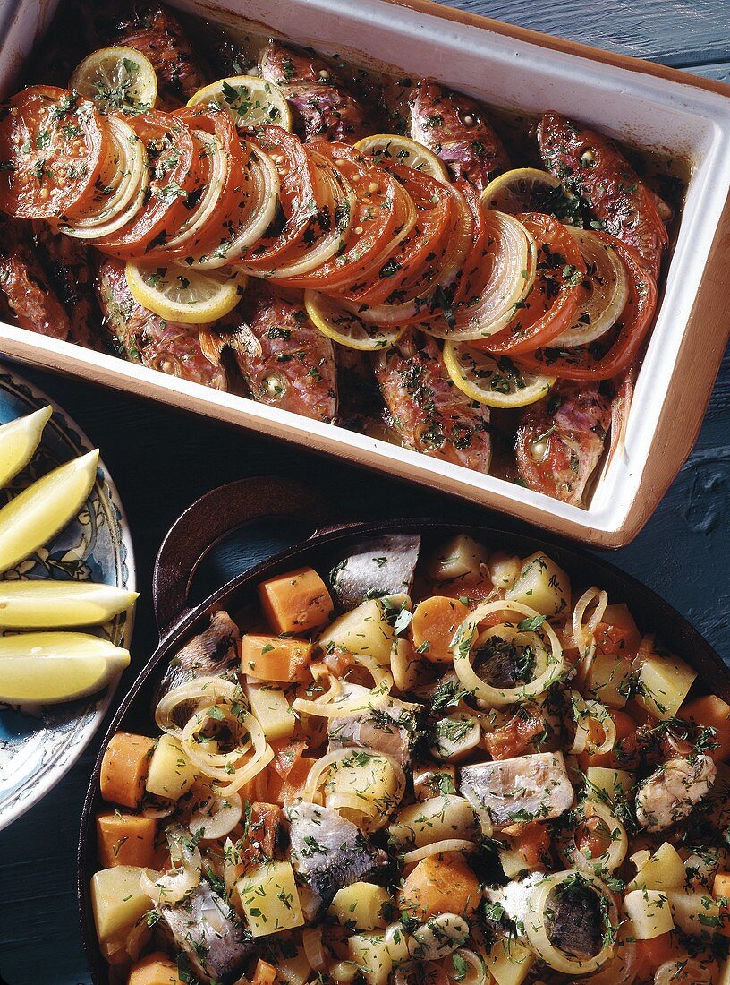 Oven-baked red mullet & grey mullet with vegetables & olive oil
