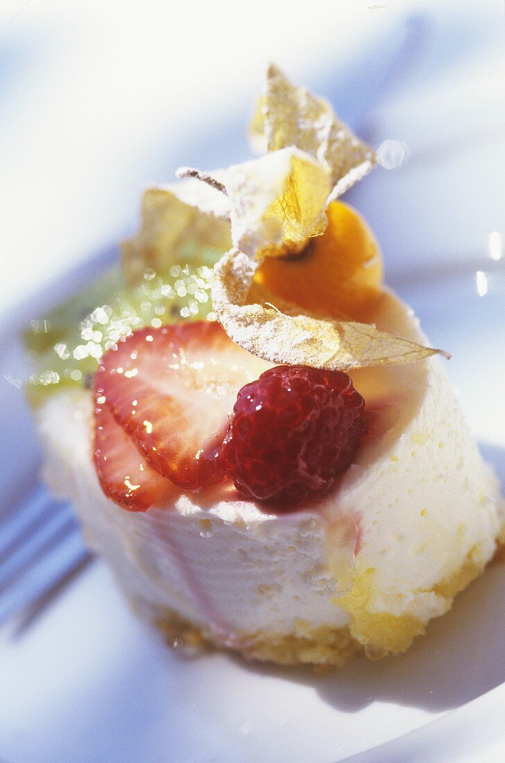 Cream tarts with berries and physalis