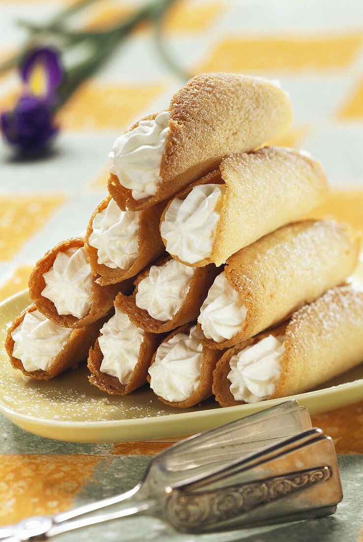 Cream-filled pastry rolls