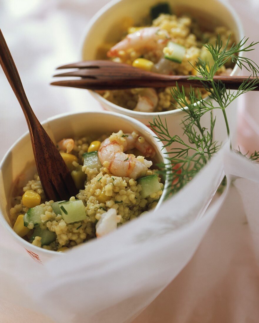 Hirsesalat mit Garnelen und Dill