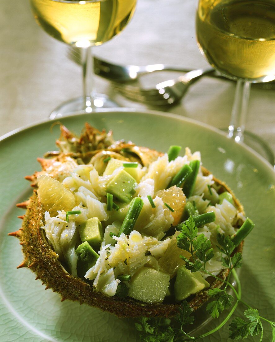 Salat mit Seespinne, Avocado, Pampelmuse und Apfel