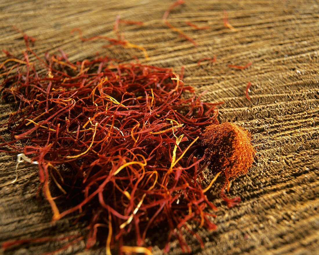 Saffron threads and powder