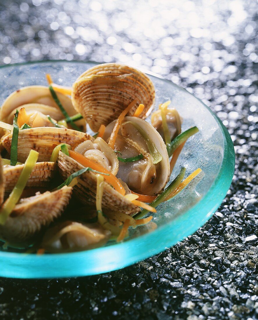 Clams with julienne vegetables
