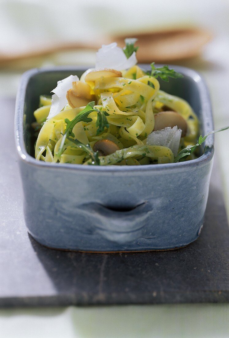 Tagliatelle mit Rucolo-Pesto