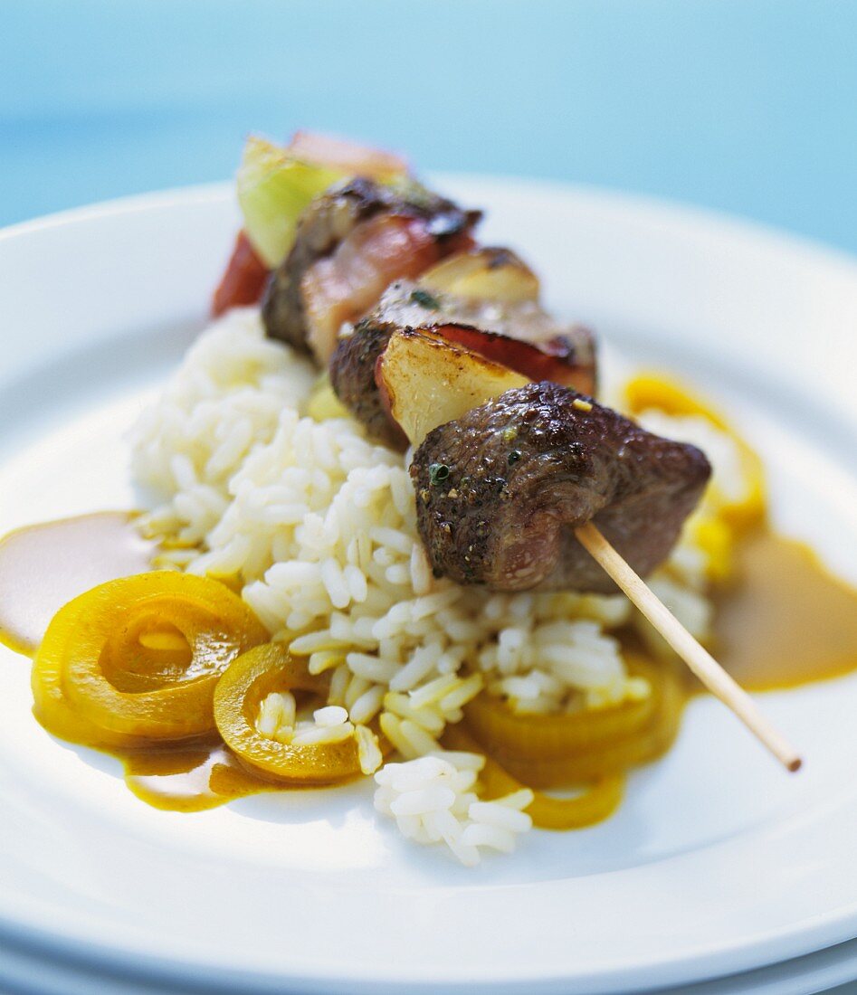 Shashlik with rice and curried onion sauce