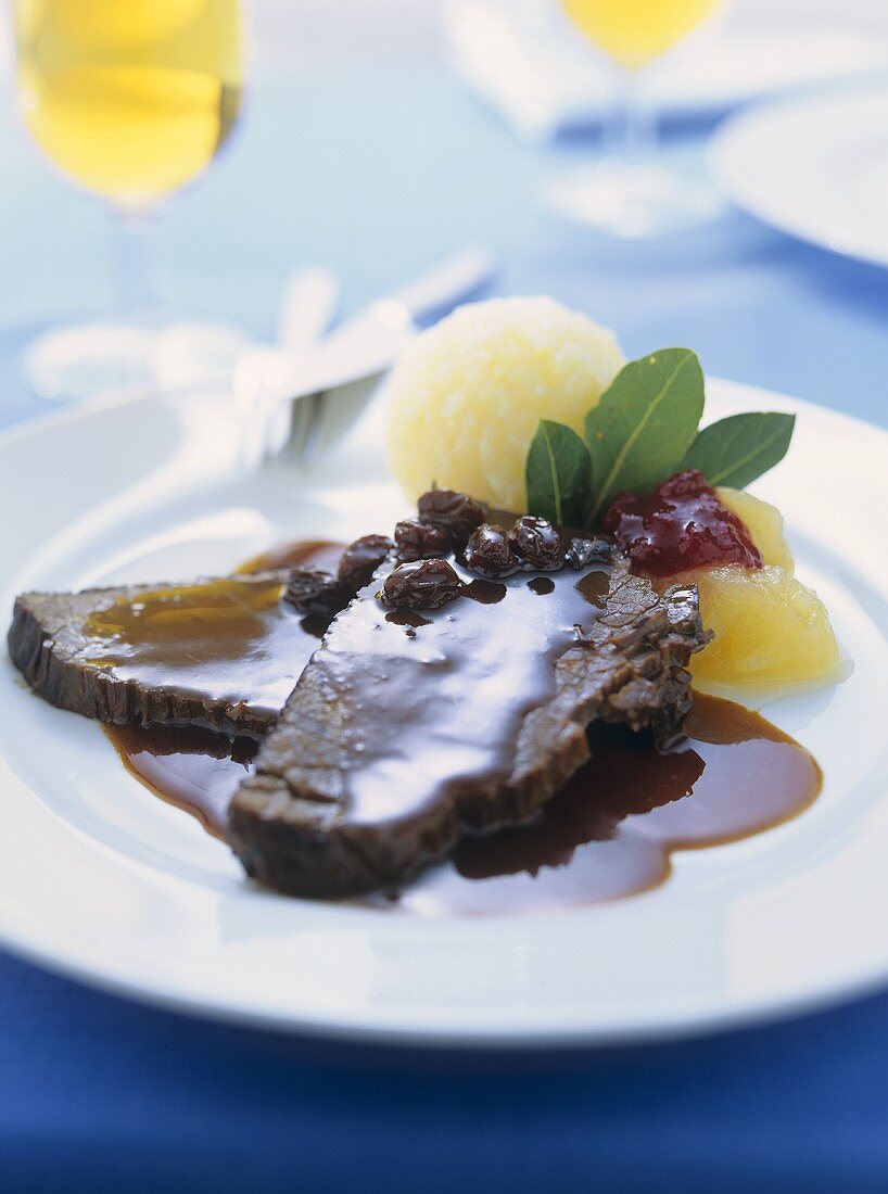 Rheinischer Sauerbraten mit Kartoffelklössen