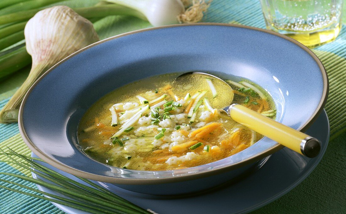 Minestra di verdure (Nudelsuppe mit Möhren & Zucchini)