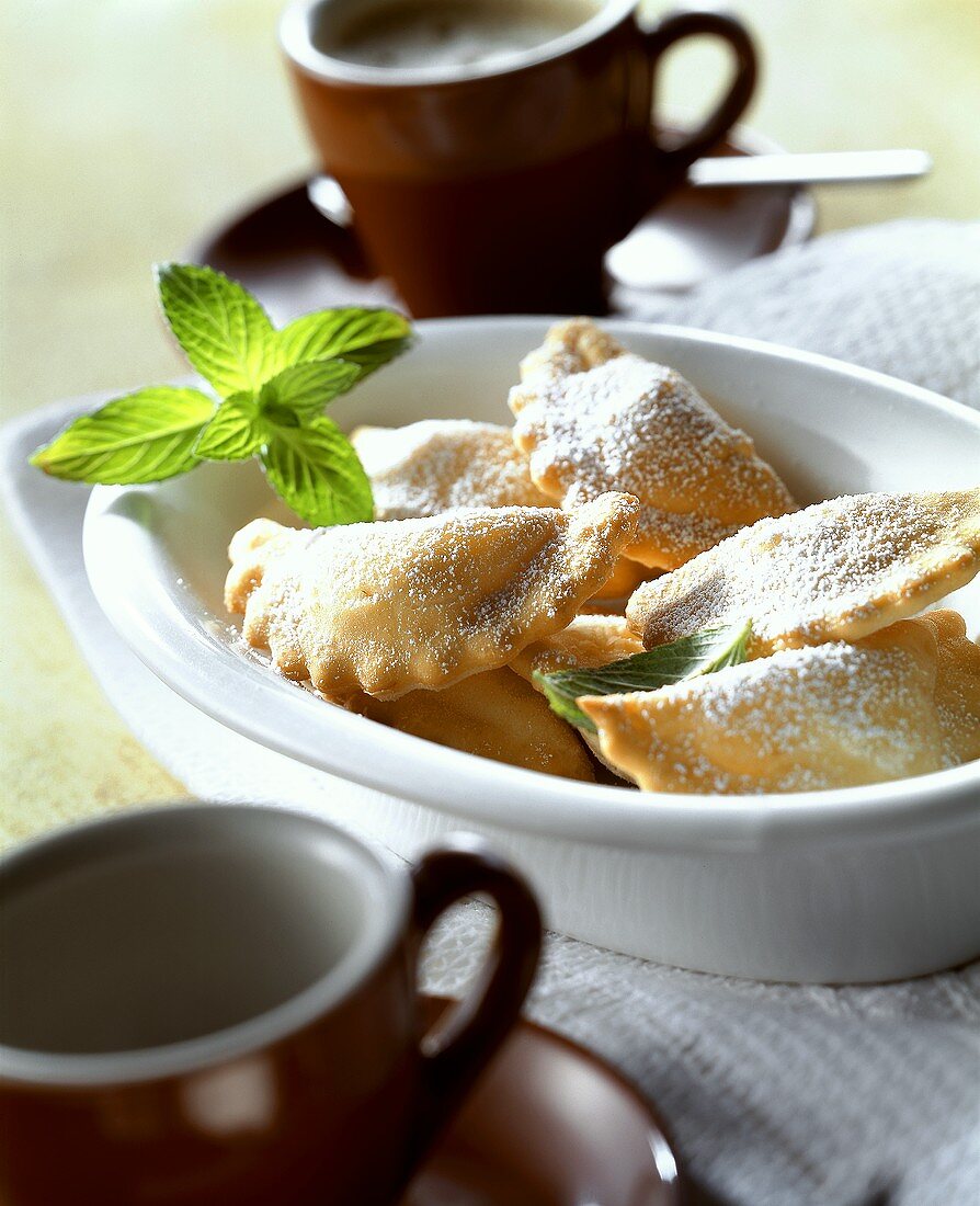 Calzoni dolci (mini-calzoni with sweet chick-pea filling)