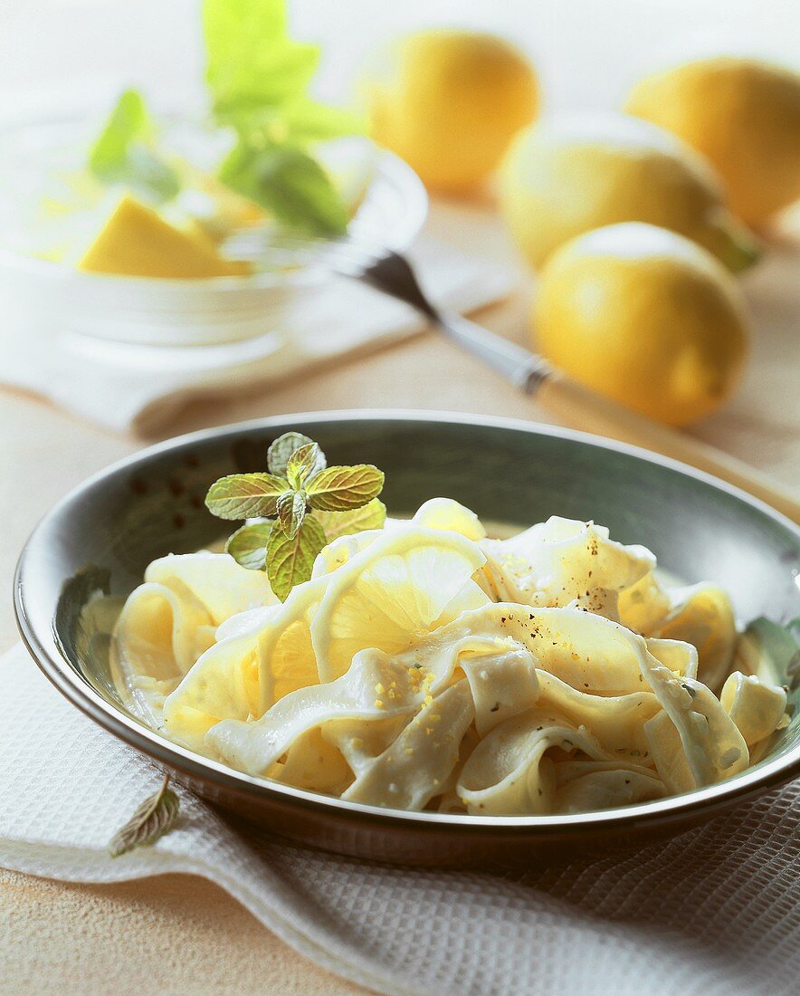 Tagliatelle al limone (Bandnudeln mit Zitronensauce, Italien)