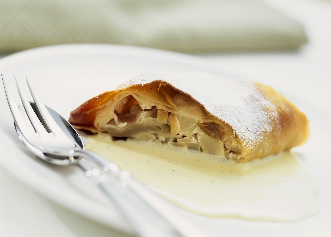 Pear and apple strudel with vanilla sauce