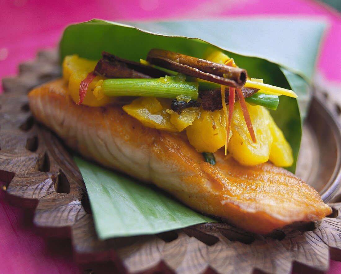 Salmon with spicy pineapple (Seychelles)