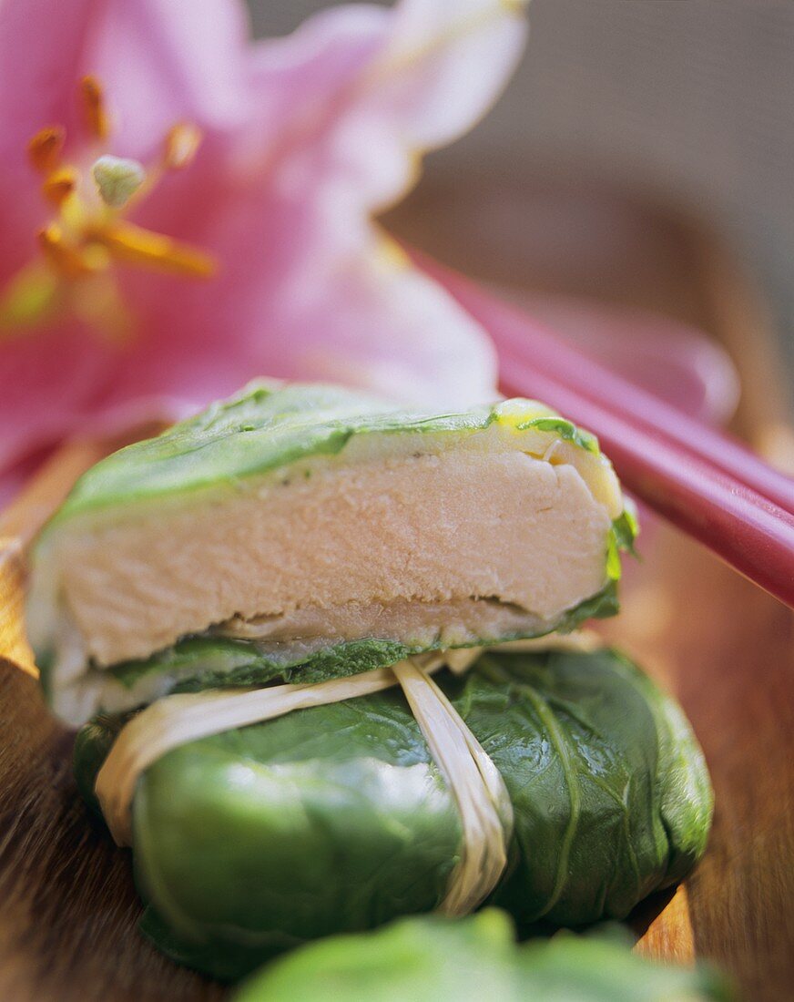 Schweinelende mit Lachs im Spinatmantel (Südsee)