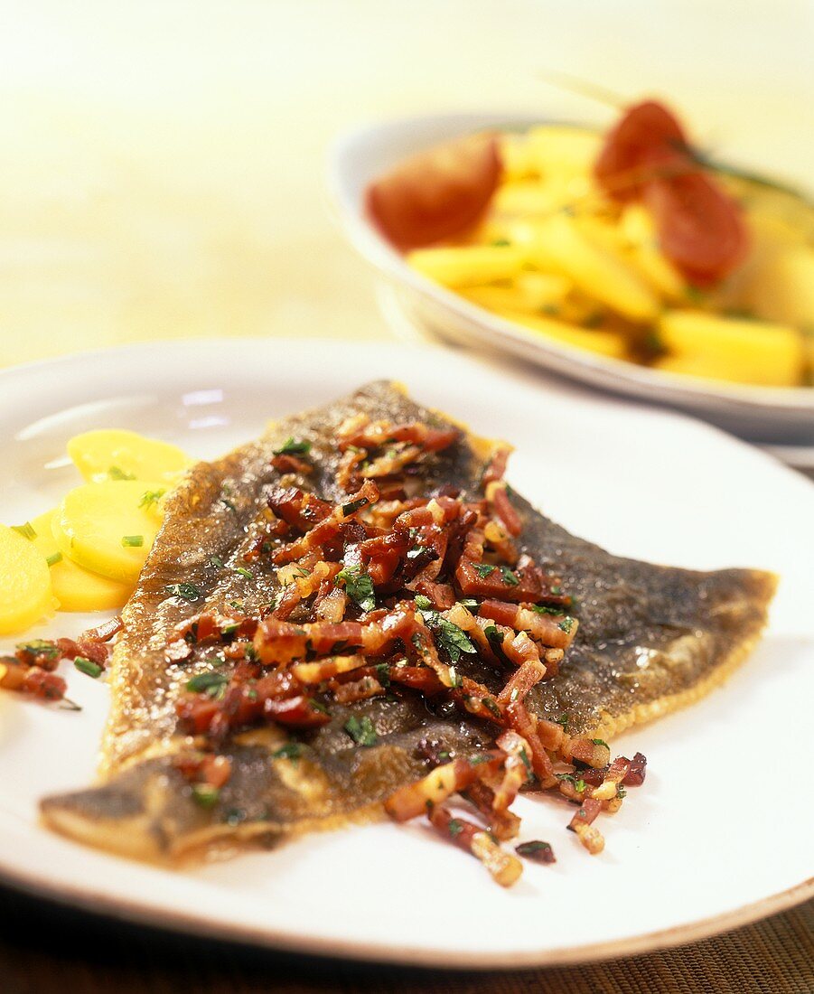 Gebratene Speckscholle mit Kartoffelsalat