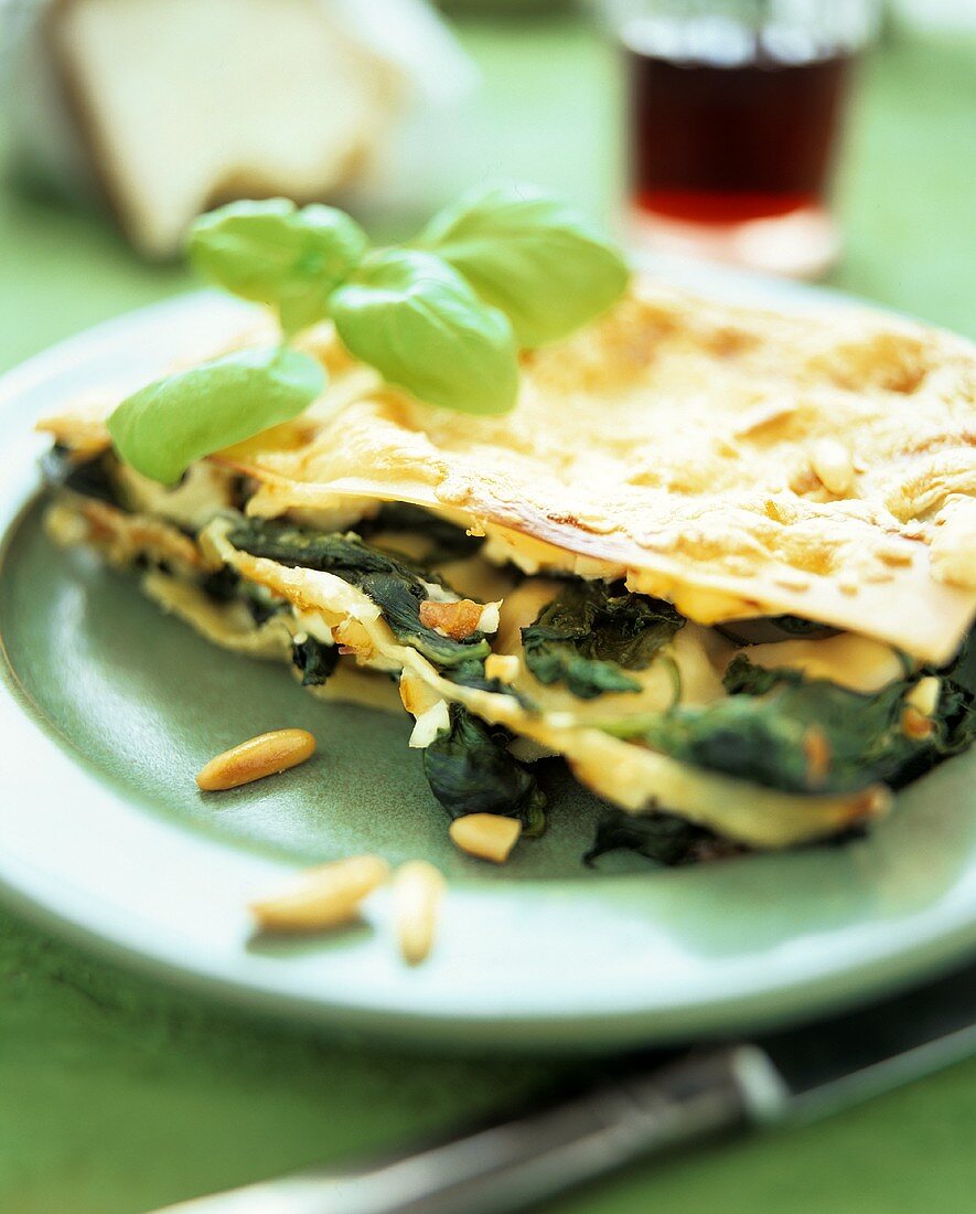 Spinach lasagne, Florentine style 