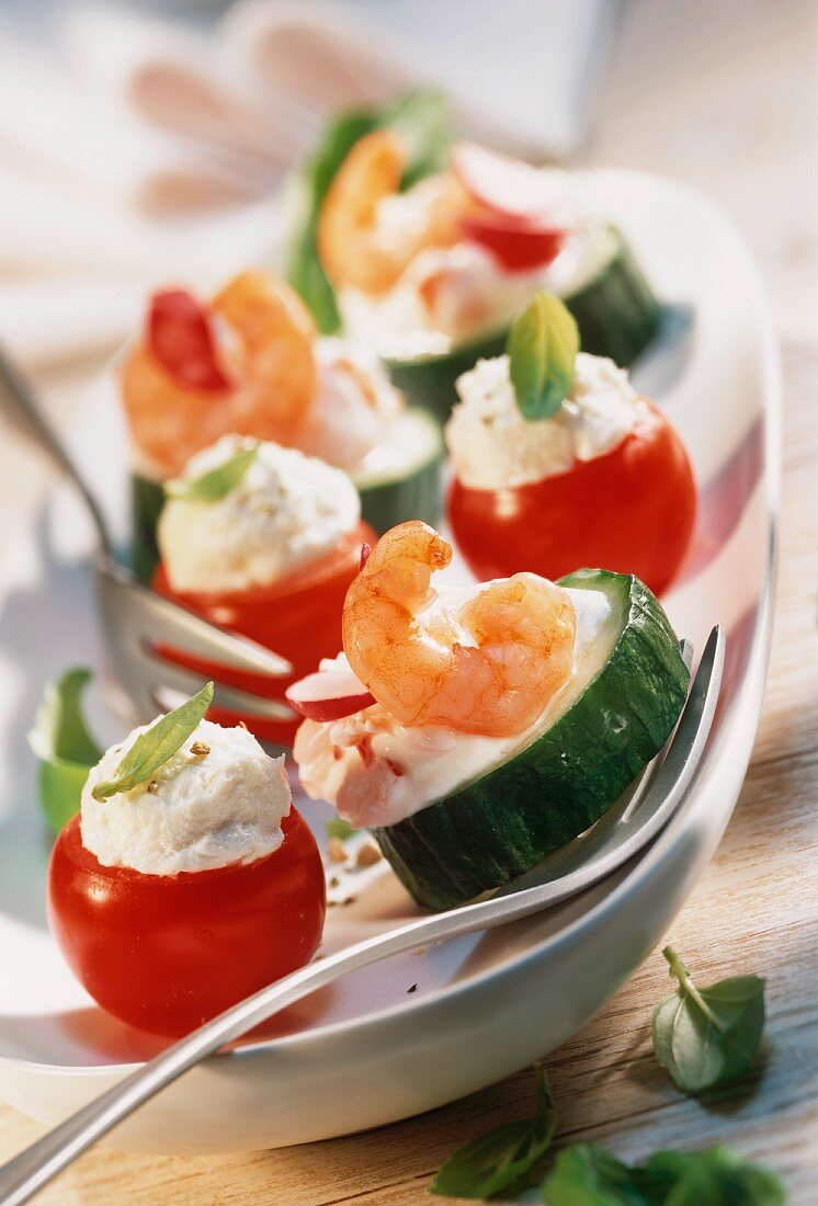 Stuffed tomatoes and cucumber rounds with shrimps